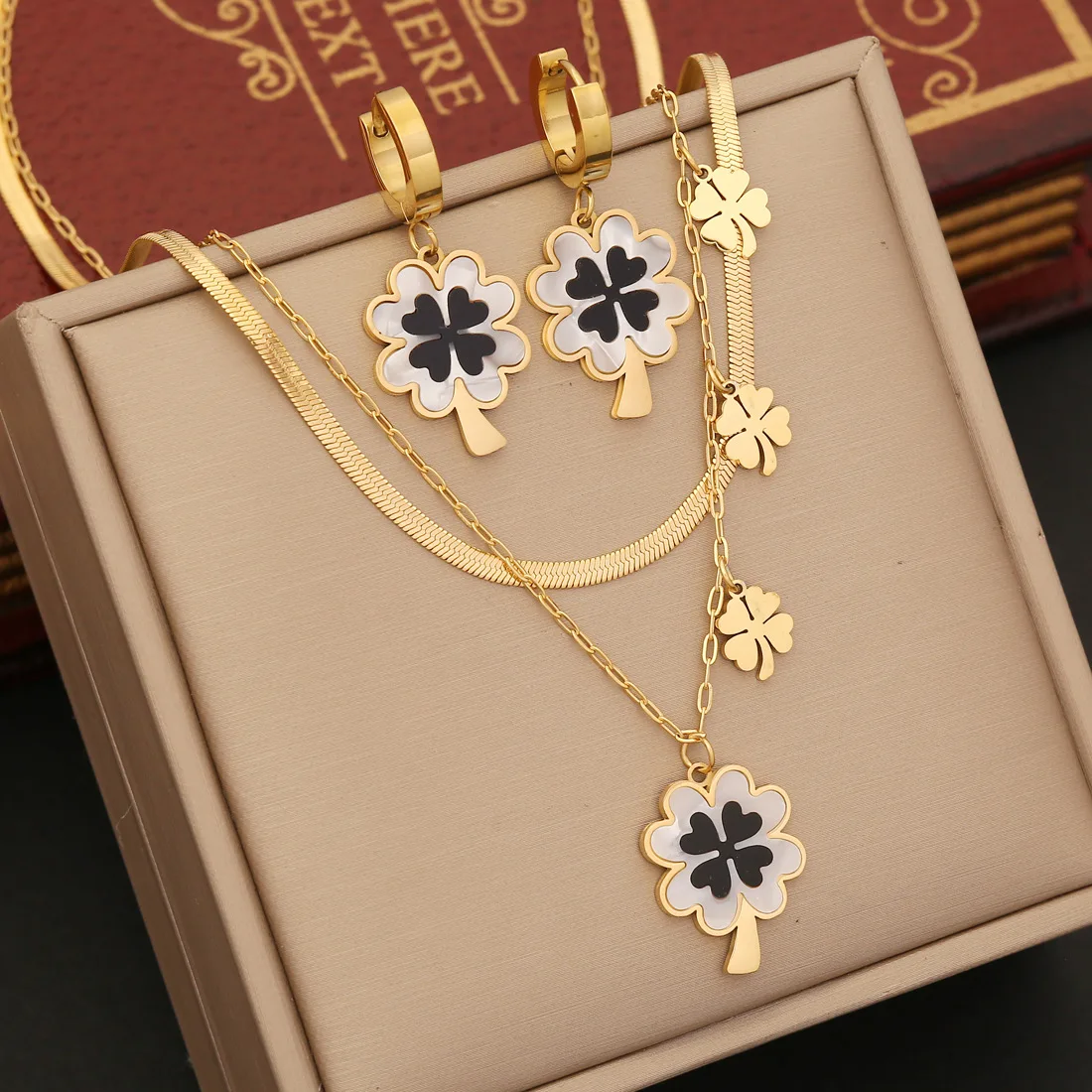

316L Stainless Steel Black White Flower Charm Necklace for Women New Trend Gold Flat Snake Chain 2-in-1 Jewelry Set Party Gift