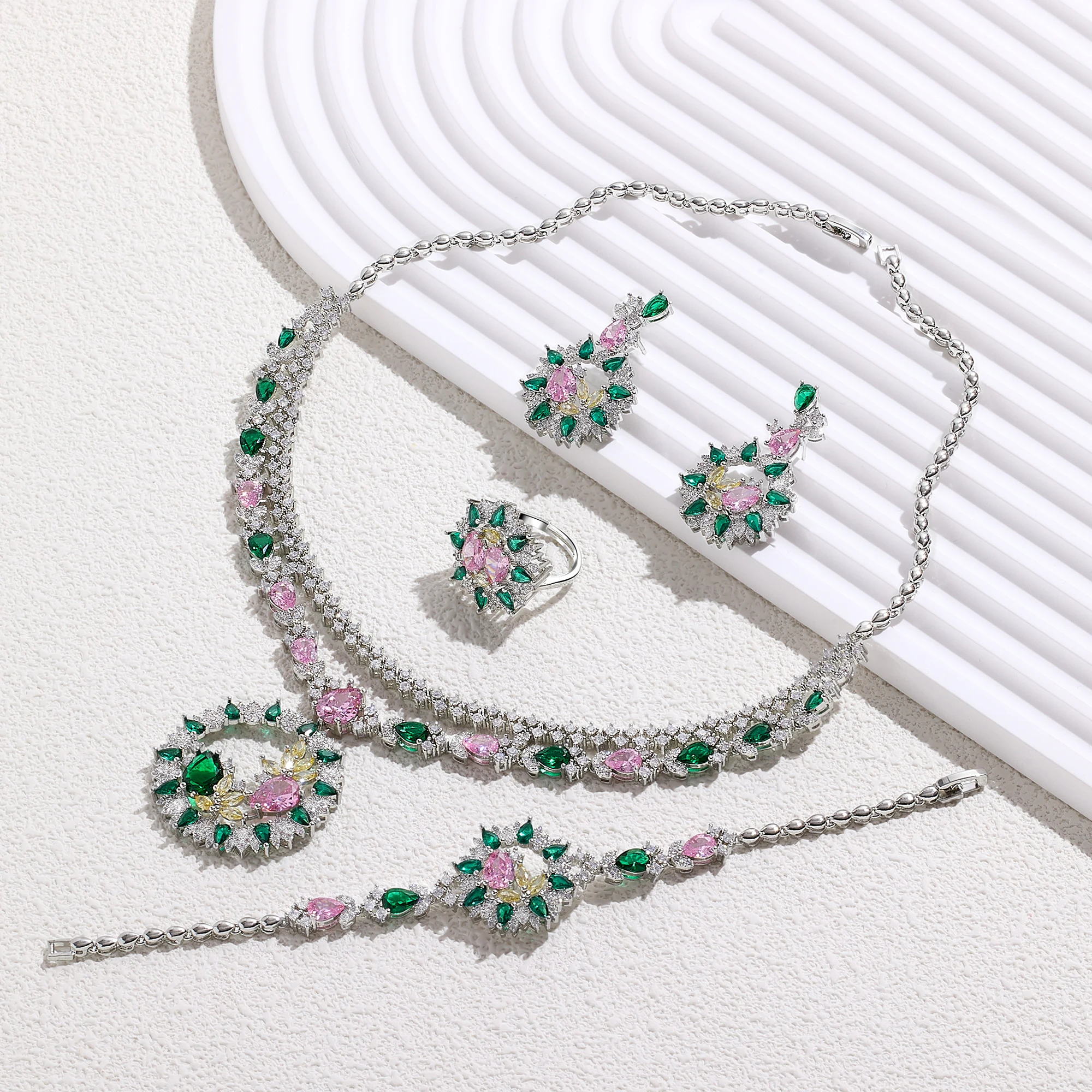

2024 New Luxury Cubic Zirconia 4-piece Women's Wedding Jewelry Set Crystal Necklace Set Nigeria Dubai Jewelry Set