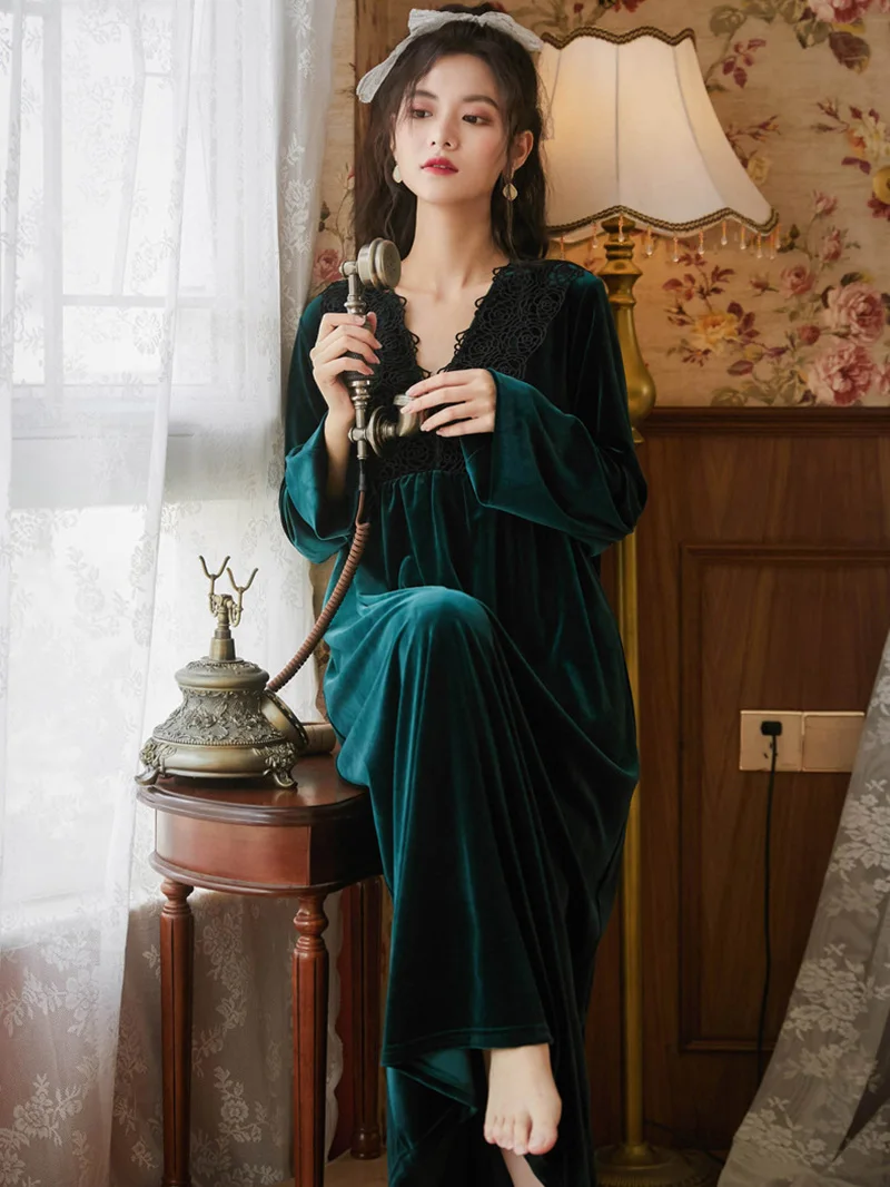 

Women Elegant Velvet Nightdress Lace V-Neck Robe Peignoir Victorian Pyjama Long Dresses Gown Vintage Romantic Nightgown Homewear