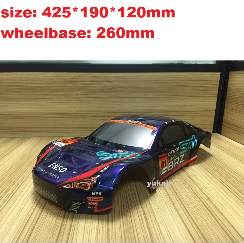 Pneus slicks pour voiture RC sur surface lisse, idéaux pour la vitesse, avec jantes en aluminium incluses.