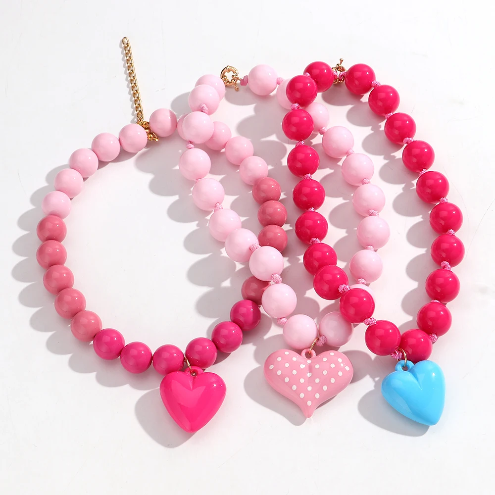 Neue bunte Acryl-Herz-Anhänger-Halskette für Frauen, Sommer, trendige handgefertigte runde Perlen, Y2K-Choker, Statement-Schmuck, Geschenk