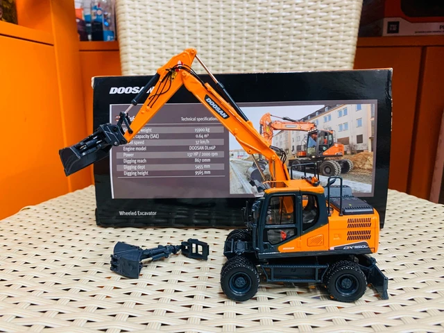 1/50 DOOSAN DX160W ホイールショベル 1/50 DOOSAN DX160W ホイールショベル