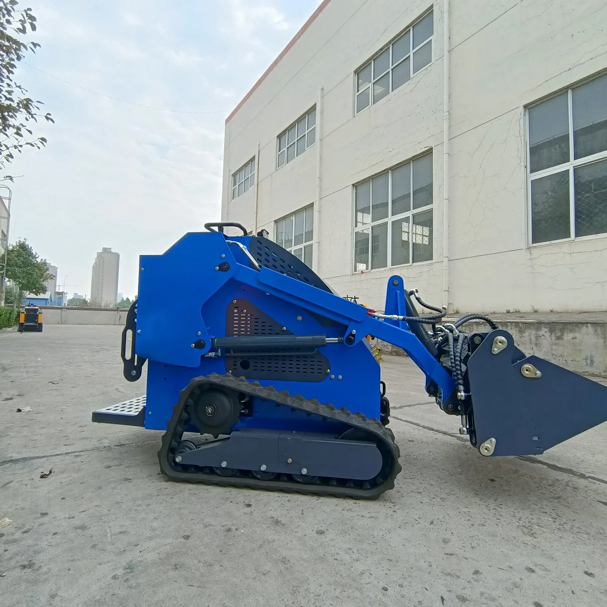 

Electric Mini Skid steer loader with Remote controller Lithium Battery Loader for sale