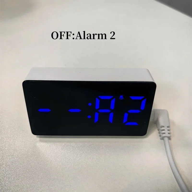 7*4cm Digital Alarm Clock TEMP Date 3 Alarms Power-off Memory Table Clock USB Powered Always On 12/24H Night Mode LED Clock