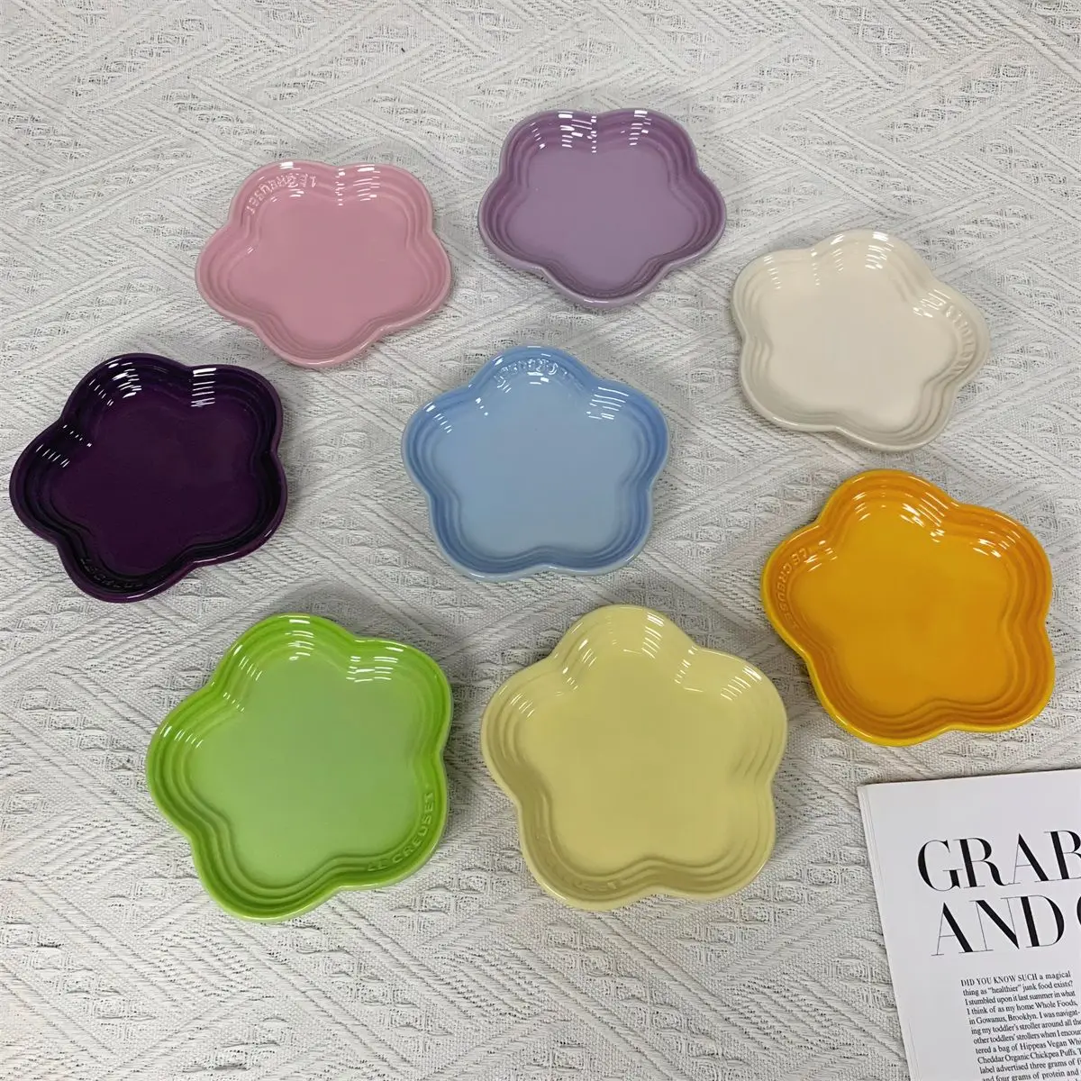 French Plum Blossom Plate 14cm Sauce Dish Plum Blossom Pet Dish Gradient Spitting Bone Ceramic Pet Household Tableware dining dish