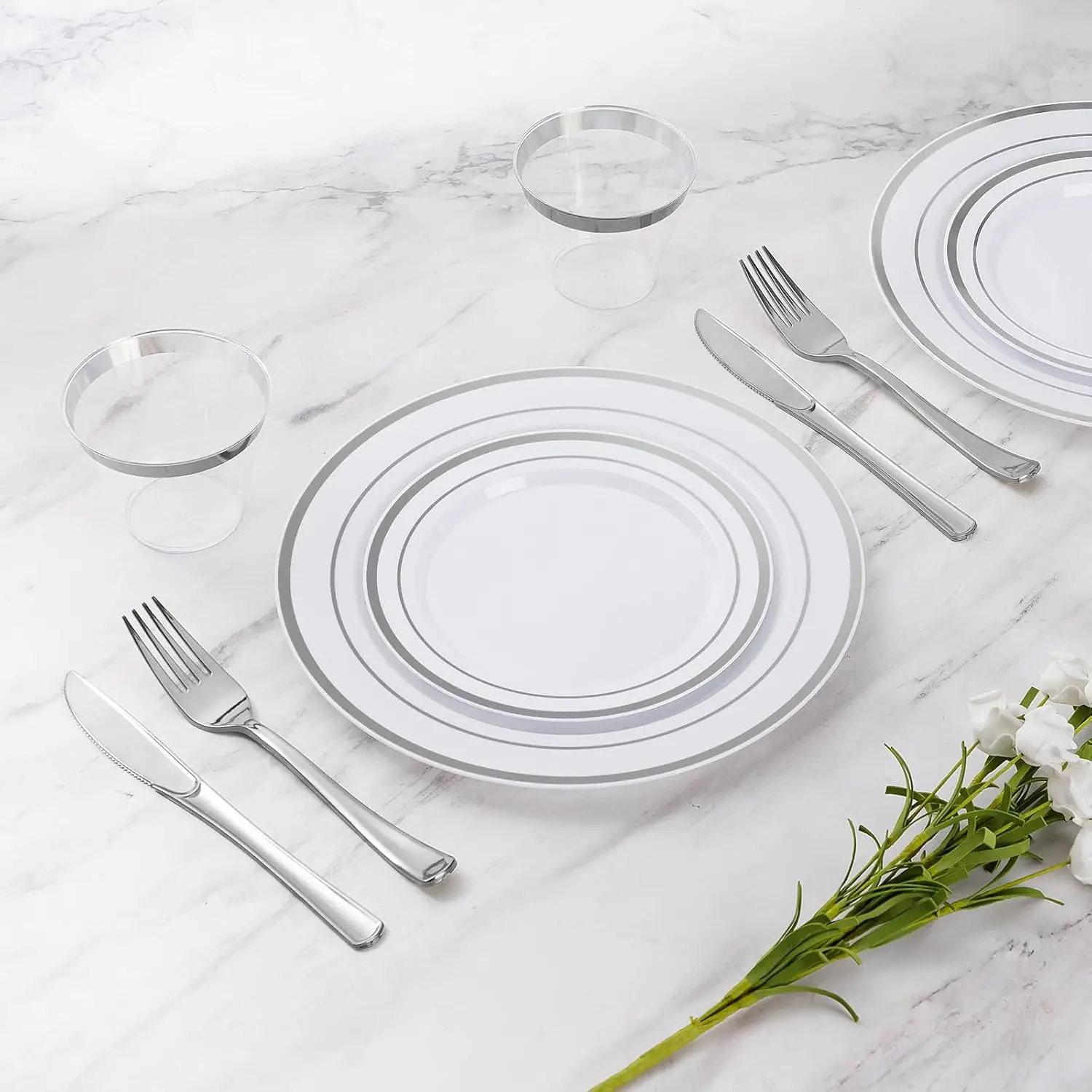 600 Piece Disposable Silver Plates for 100 Guests Plastic Dinnerware Set of 100 Dinner Plates Salad