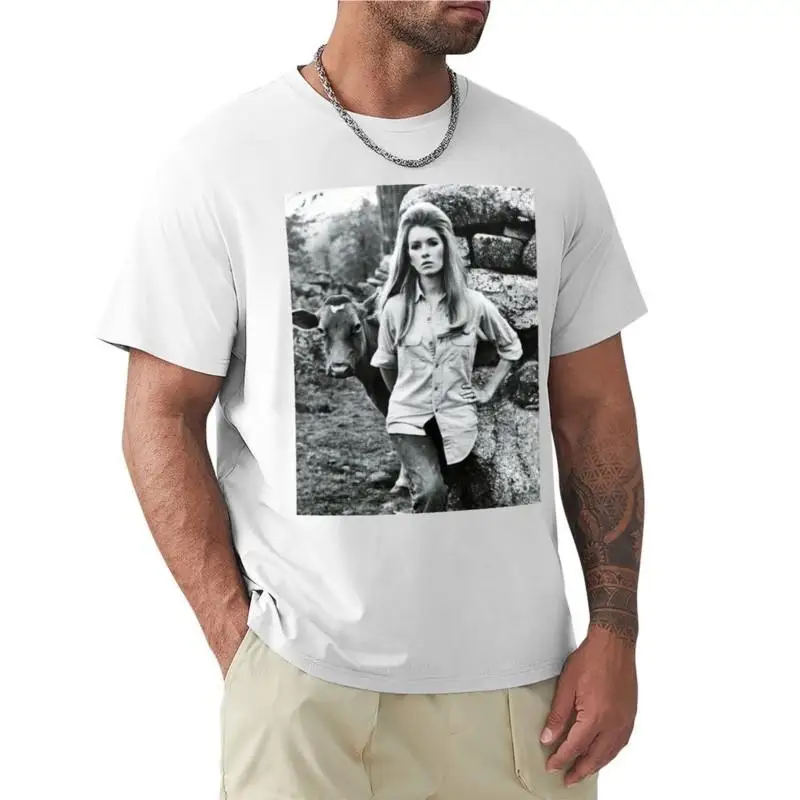 

cotton men tshirt A cow and young martha stewart T-Shirt cute tops custom t shirt mens graphic t-shirts anime tee-shirt for boys