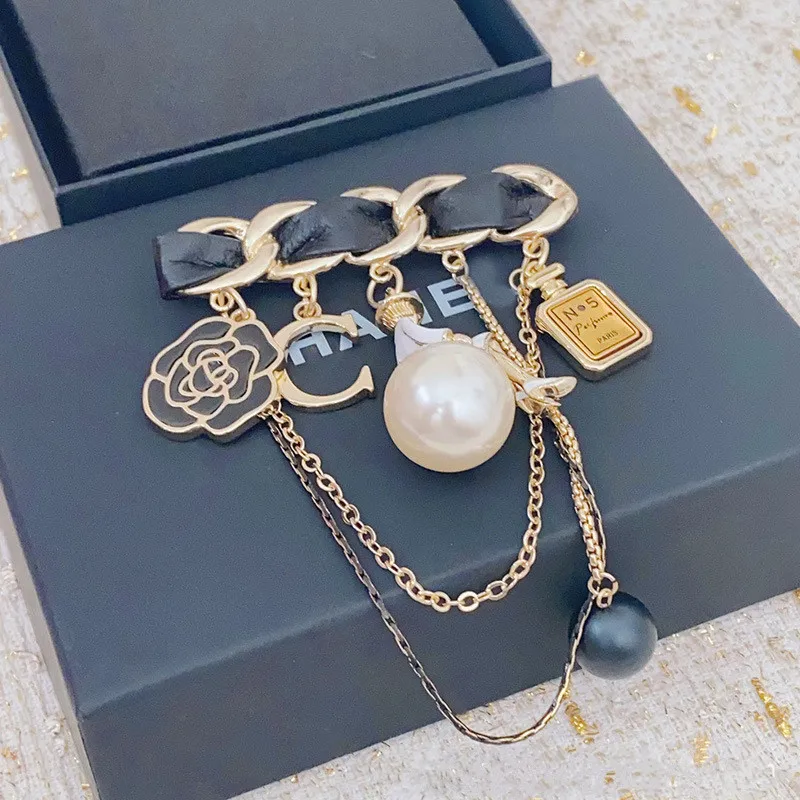 헤비 인더스트리 브로치, 핀 로즈 피규어, 진주 펜던트, 패션 가디건