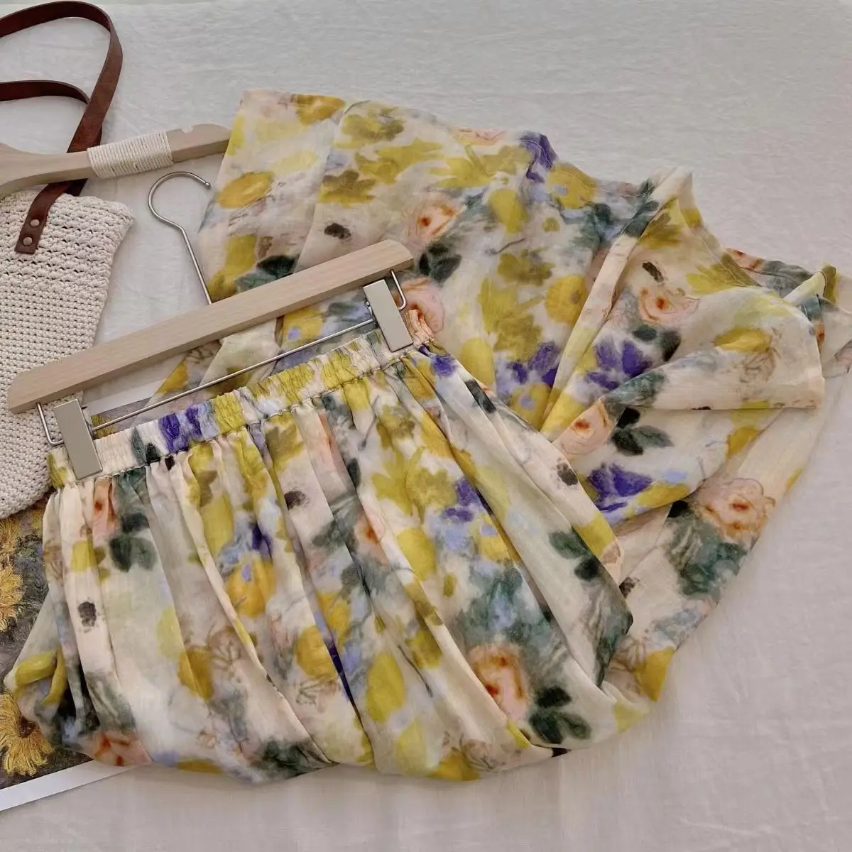 

Filter Oil Painting Skirt Chiffon Fiber Women's Knee-length A-line Pleated Skirt with Vintage Floral Print Women Clothing