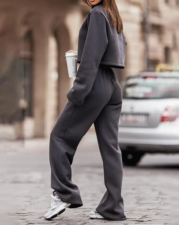 Рисунок 4 - Женский костюм с брюками на осень и зиму