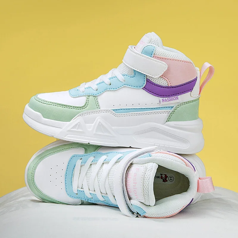 حذاء رياضي للأطفال