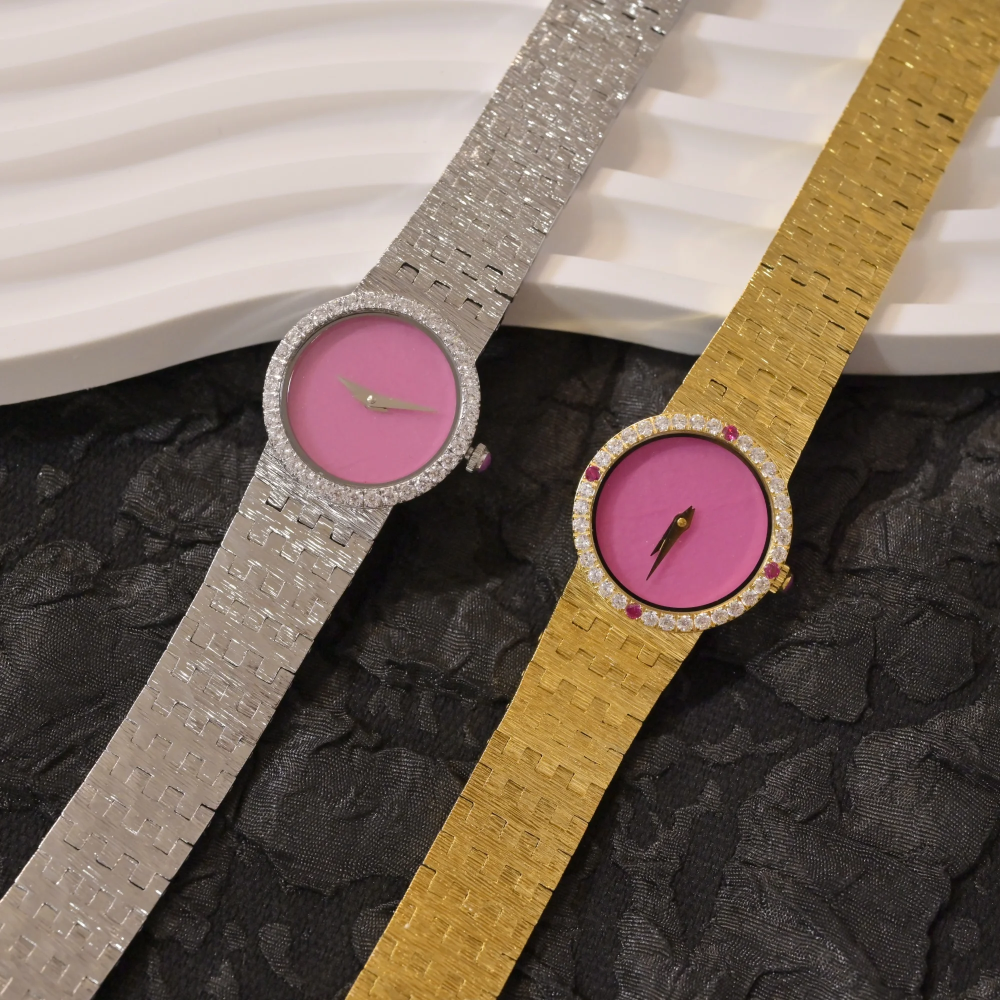 الجاديت الأحمر 2024 ساعة نسائية جديدة القرون الوسط...