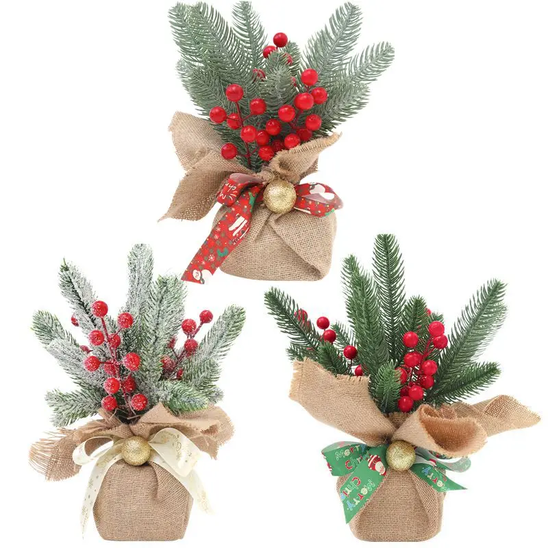 Árbol de navidad artificial de mesa con piñas y bayas rojas_voghion.com