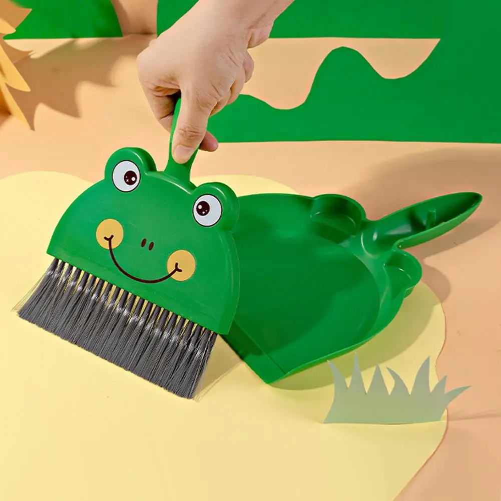 

Cartoon Pattern Set Adorable Cartoon Pattern Mini Broom Dustpan Set for Keyboards Pet Cages Tabletop Debris Wall Hanging Set