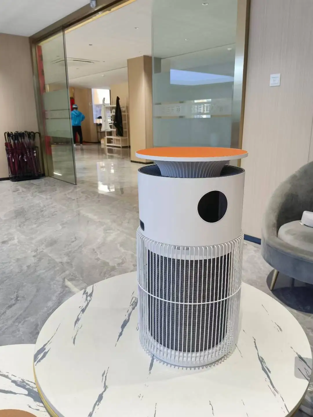 Purificateur d'air pour animaux Air400 avec le filtre HEPA H13 retiré, détaillant les couches de filtration.