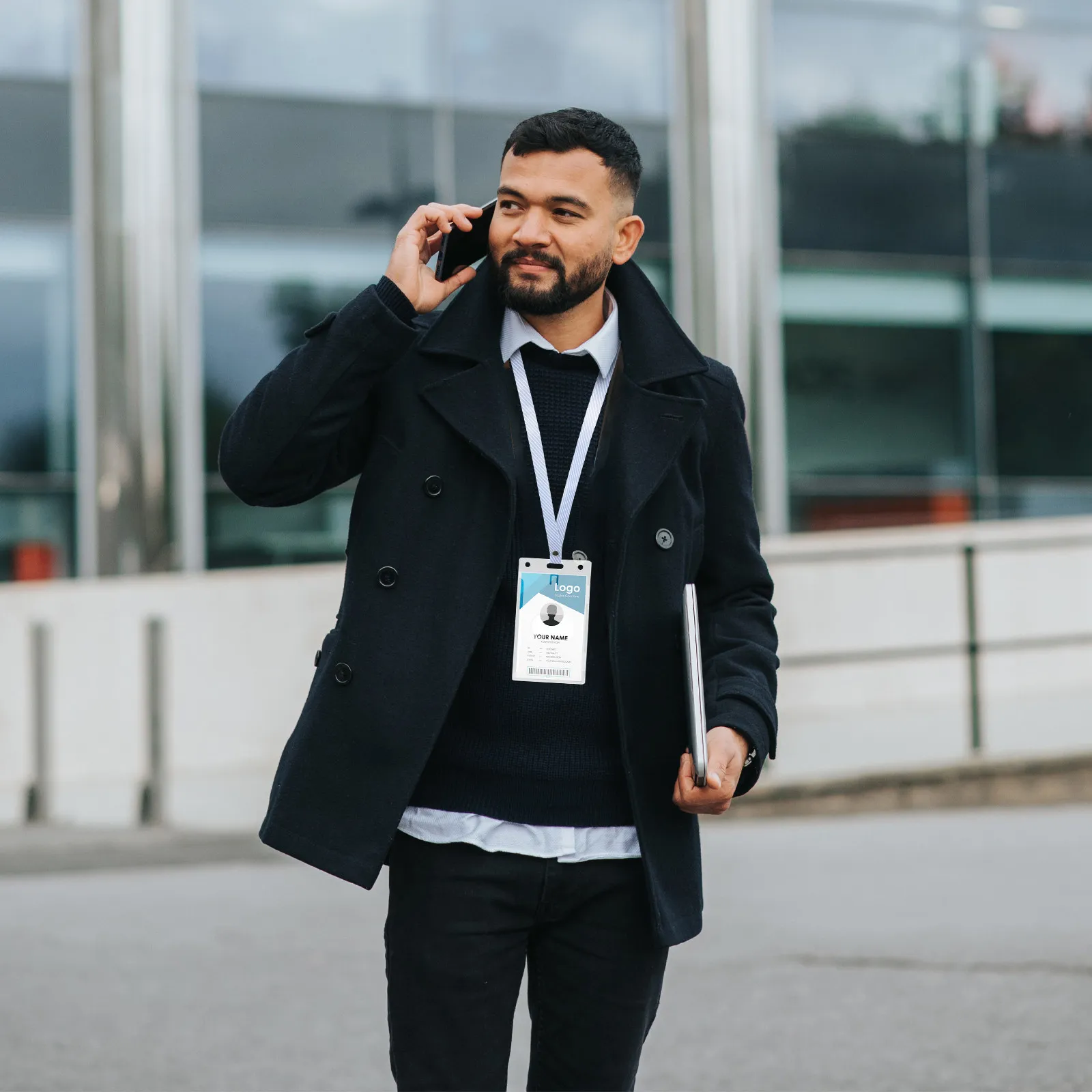 단단한 플라스틱 투명 세로형 ID 카드 홀더, 엄지손가락 슬롯이 있는 싱글 카드 보호 슬리브, 사무실, 학교, 의료용