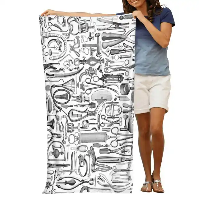 Quick-dry microfiber beach towel with versatile usage and exceptional durability