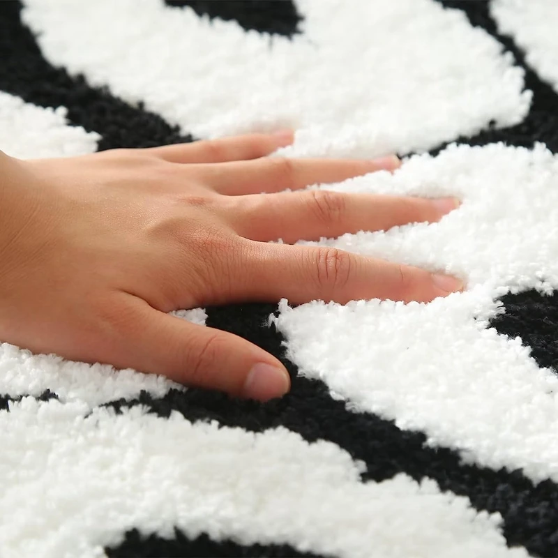 Chic Black & White Plush Microfiber Bath Mat - Fun & Non-Slip Shower Rug