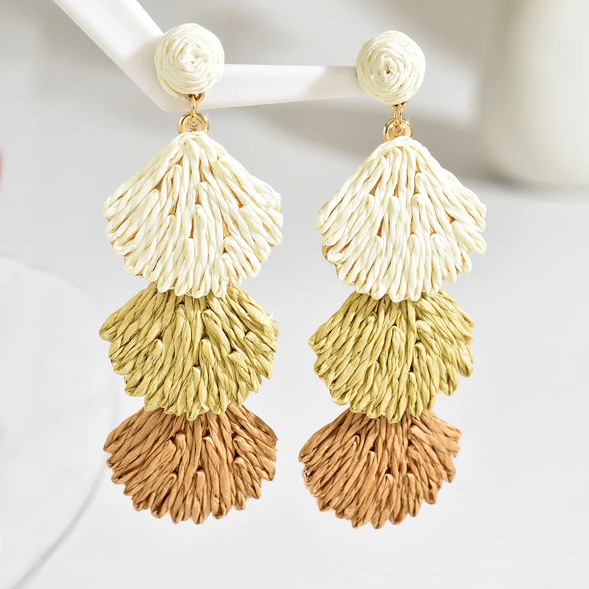 Elegant Multicolor Raffia Shell Drop Earrings for Women Boho Vintage Style Rattan Knit Long Hanging Earring Summer Beach Jewelry