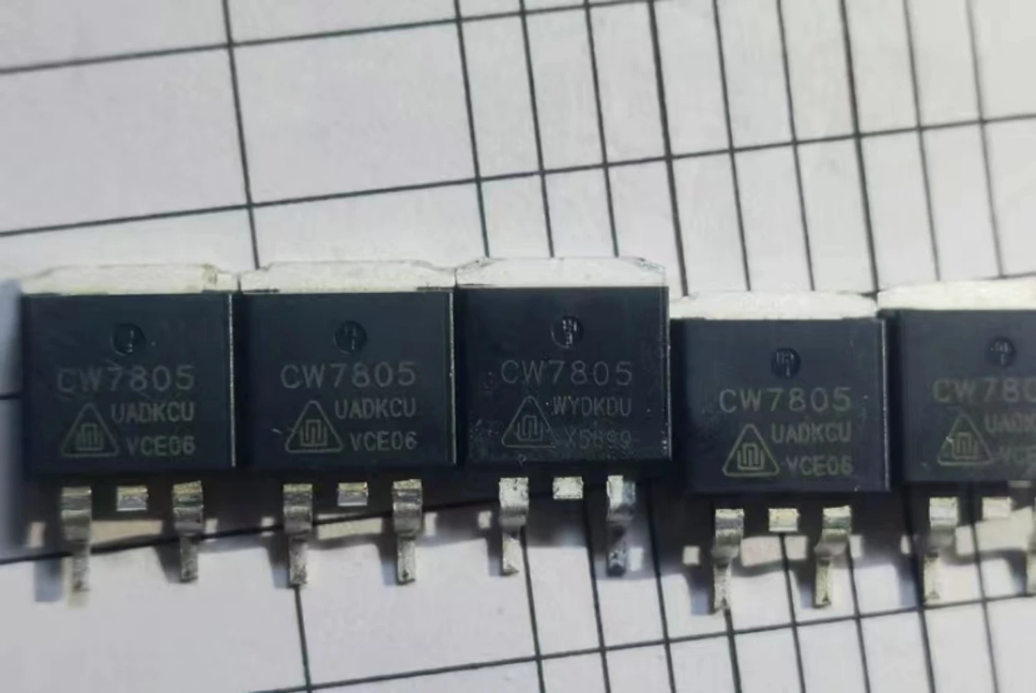CW7805-three-terminal-voltage-regulator-IC-integrated-circuit-module-TO ...