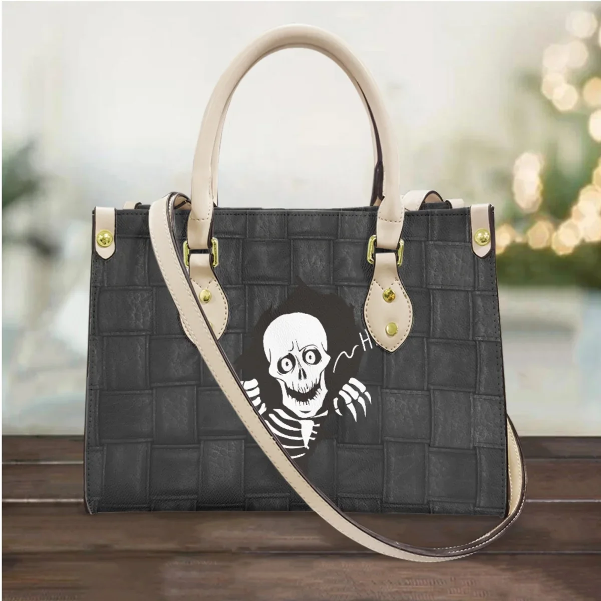 Рисунок 4 - Классическая женская сумка-мессенджер с верхней ручкой