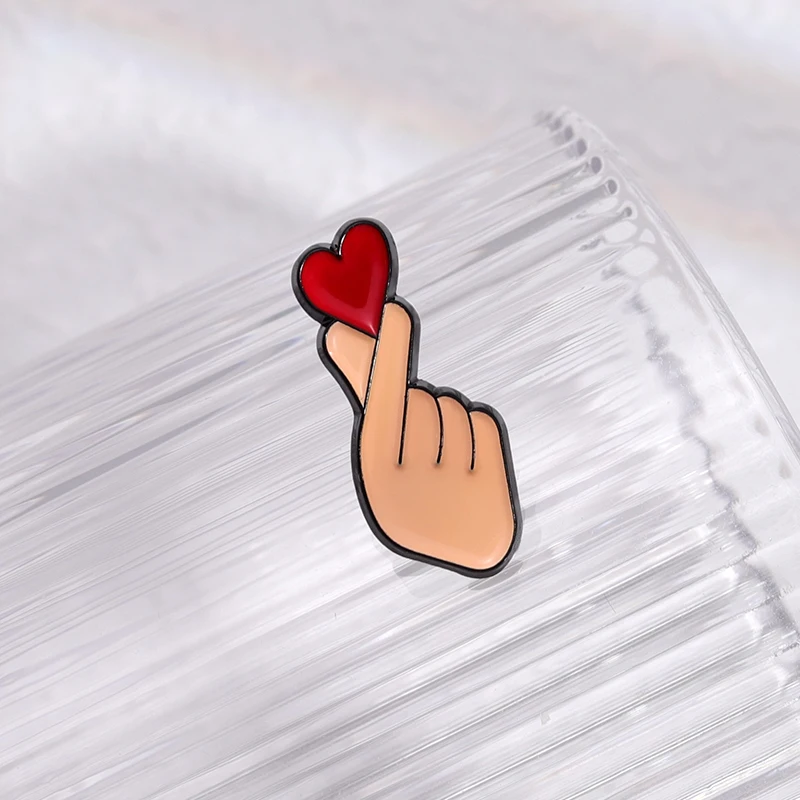 Cartoon Geste Herz Emaille Pins Revers Kleidung Nette Brosche Individuelles Geschenk für Freunde Liebe Zubehör Schmuck Großhandel – Detail 4