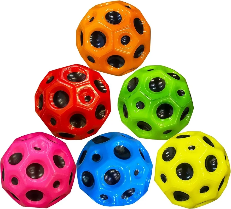 Hochela tischer Lochball Weicher Hüpfball Anti-Fall-Mondform Poröser Hüpfball Kinder Outdoor-Sportspiel zeug Ergonomischer Quetschball