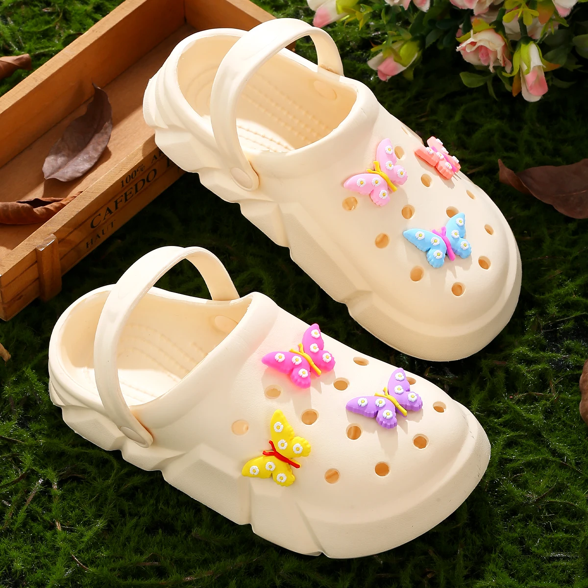 Casual Breathable Clogs With Cute Cartoon Charms For Girls Slip-on Beach Slide Anti Slip Garden Clog Shoes For Beaches kids slippers