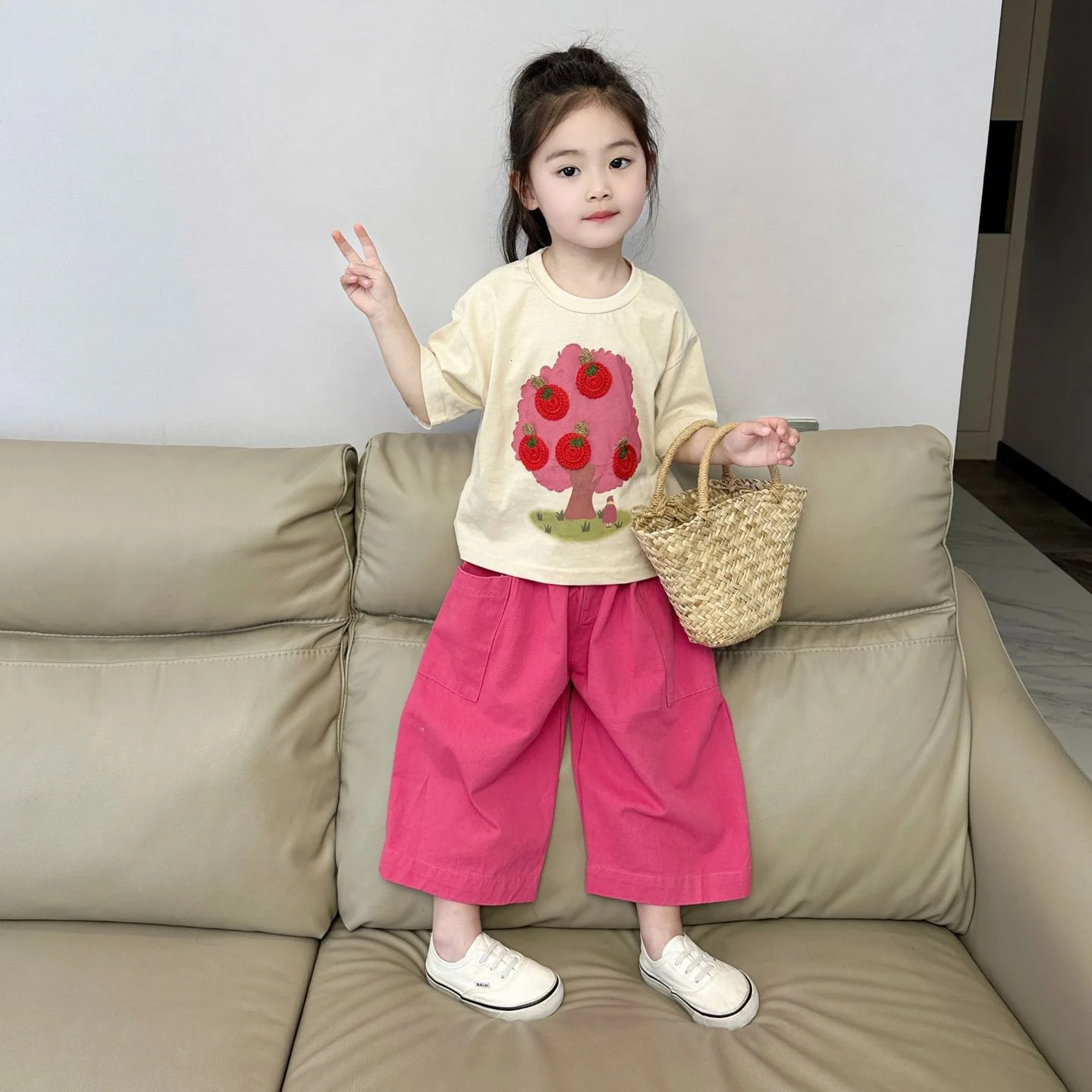 

2024 Spring/Summer Girls Short Sleeved Children's Fashionable Sports And Leisure Two Piece Set Baby Internet Red Clothes