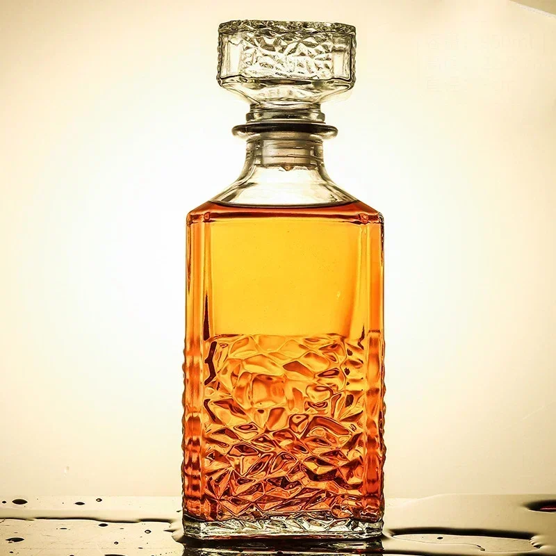 Whiskey Decanters for Liquor Scotch Bourbon Novelty Design Wine Glass Bottle Lead-Free Glass Bottle 3 Styles 1000ml