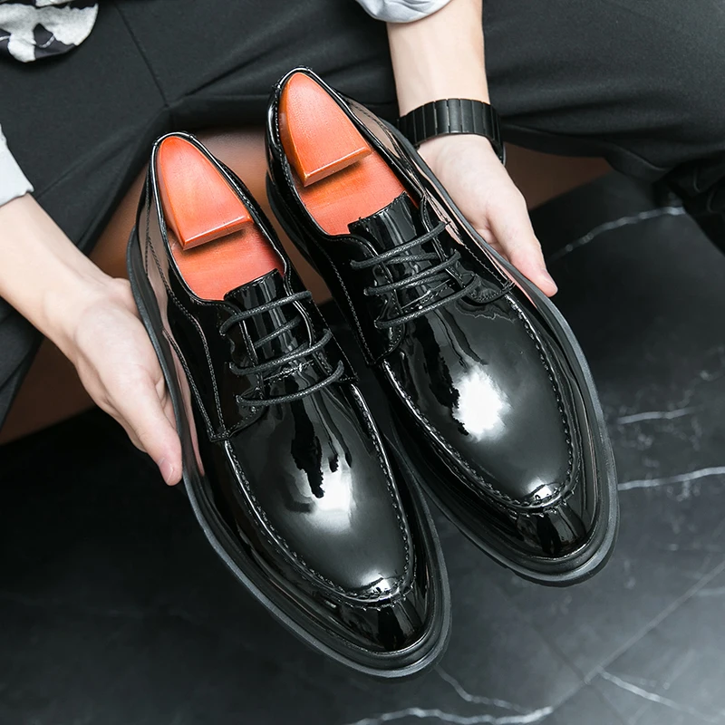 

Luxury Patent Leather Men's Fashion Business Shoes Glossy Dress Shoes Party Oxford Shoes Career Black Casual Shoes Plus Size 46