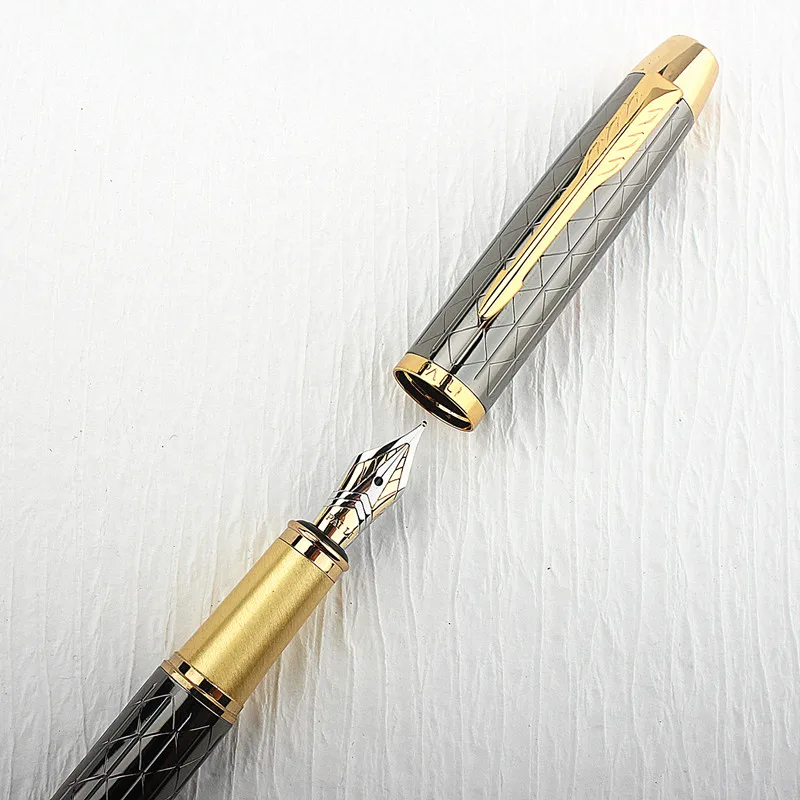 Рисунок 5 - Ручка перьевая металлическая серого цвета