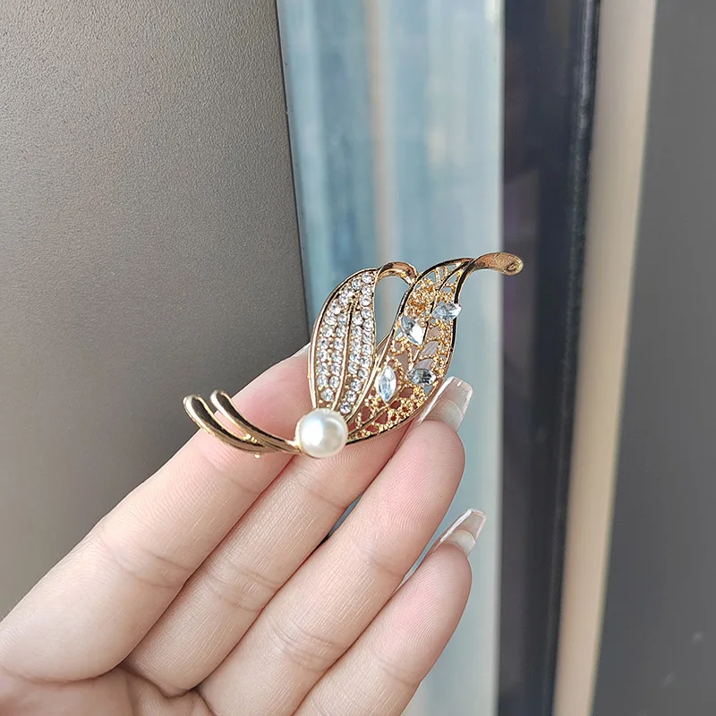 

Pearl ShanZuan Leaf Brooch Suit Coat Deserve To Act The Role of Individual Character Vogue Exposed Pins