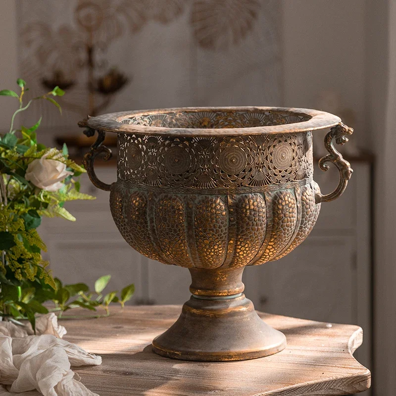 ヴィンテージブロンズ鉄の花瓶,装飾的な壷,大きな透かし彫りの金属
