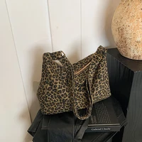 Trendy Casual Soft Textile Women's Shoulder Bag Large Capacity Leopard Print Female Retro Crossbody Bag For Commute Outings 6