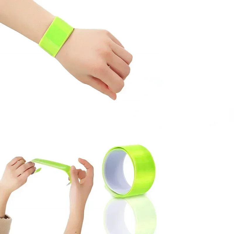 Reflective Wristband Slap Band Bracelets Armband Reflective Tape Bands Led Running Armband for Man Woman Kids Night Running Cycling Sports Safety