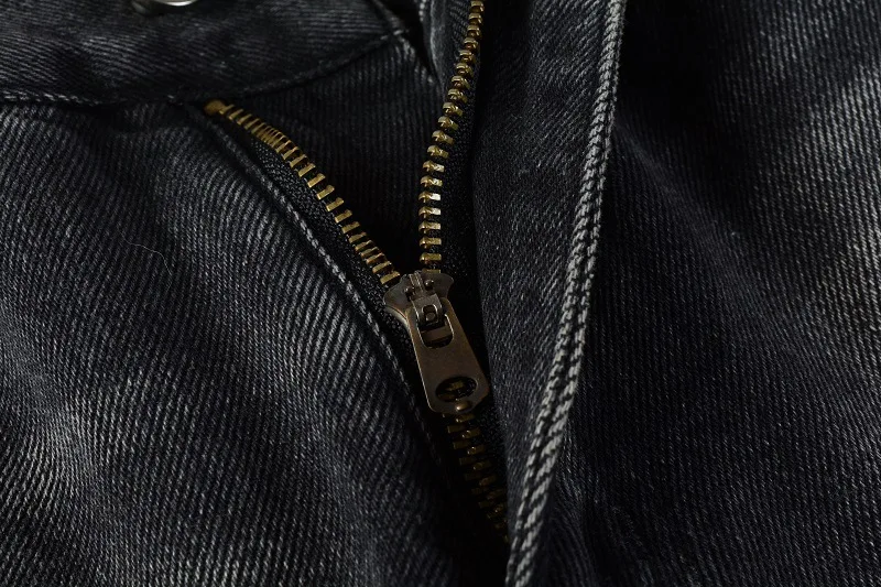 Four Seasons Jeans - Lifestyle Image 3