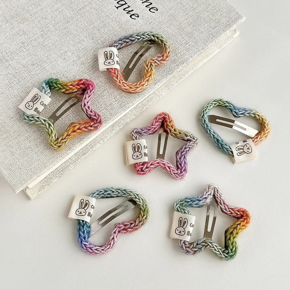 Handgestrickte Regenbogen-Herz-Stern-Haarspange, niedliche Ins-Stil-Baby-Haarnadel, einfache süße Seitenklammer für Mädchen, Herbst und Winter – Detail 2