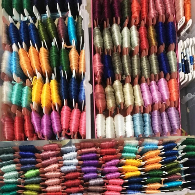 Set 5 Bobine In Plastica Per Filo Da Cucito E Ricamo - Organizzatore Per Punto Croce, 5 Colori, Strumento Per Avvolgere Il Filo - 3