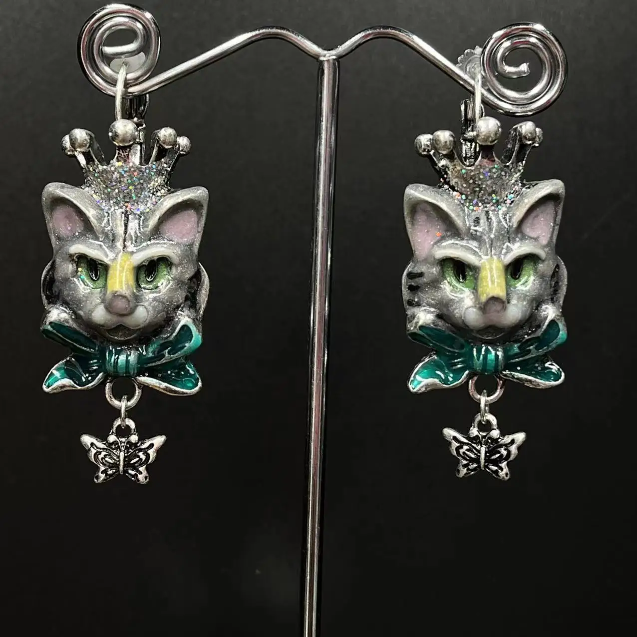 

Vintage Enamel Wonderland Wonderful Cat Earrings