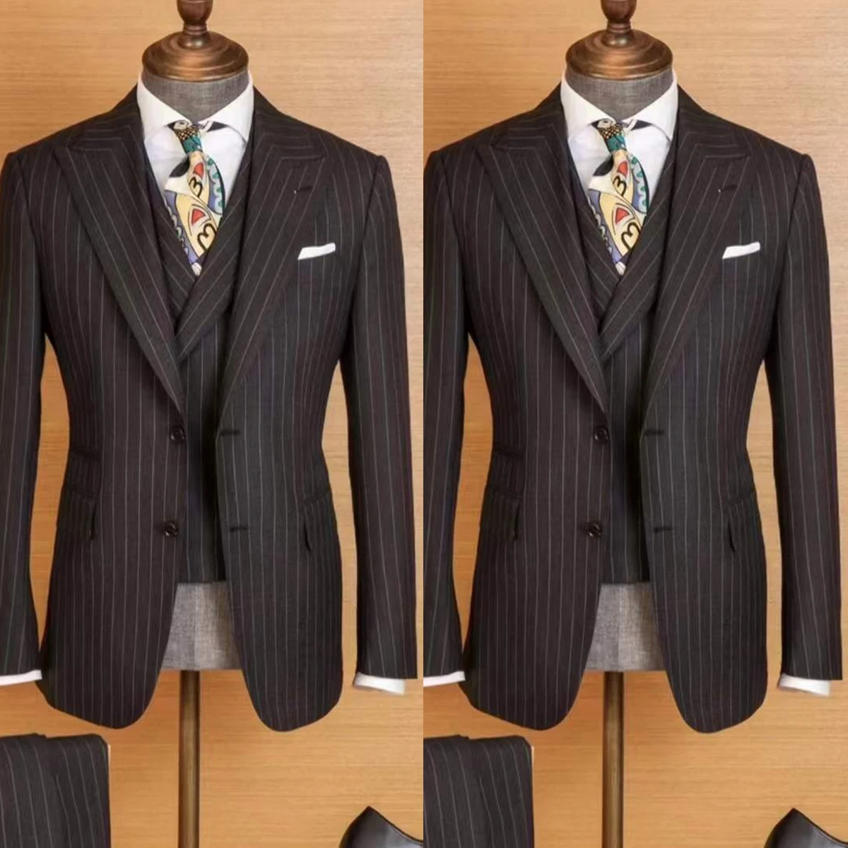 3 Pieces Wedding Tuxedos Men Suits Handsome Vertical Stripe Peaked Lapel Two Buttons Pockets Customize Coat Pants Vest Formal