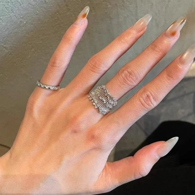 Fashionable Lace Sparkling Rhinestone Inlaid Ring Elegant