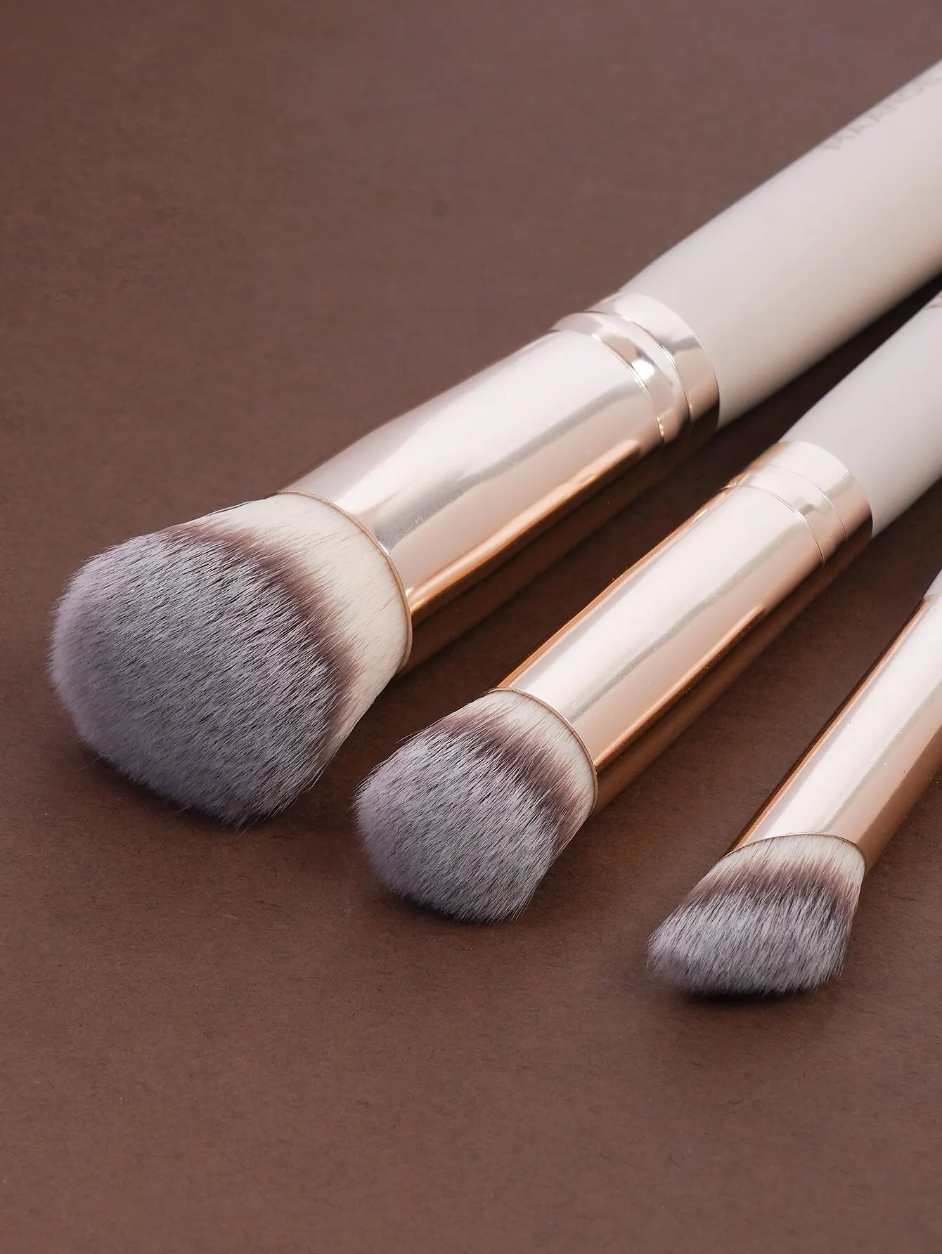 Makeup Brushes and Puff Set 4