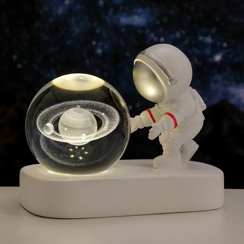 

Creative Love Astronaut Nightlight Crystal Ball Luminous Resin Table Decoration Home Decoration Birthday Gift