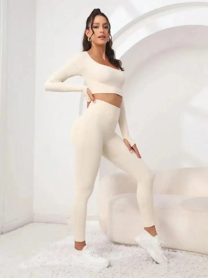 Рисунок 4 - Леггинсы в рубчик с длинным рукавом и высокой талией