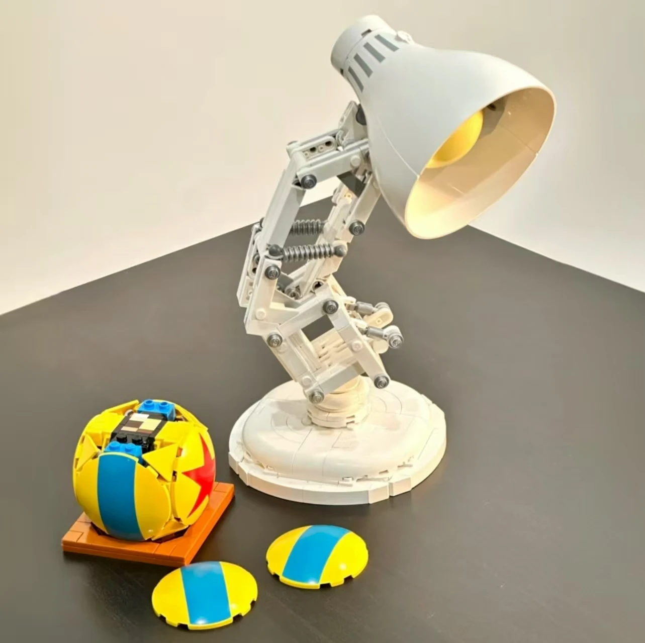 Pixar Luxo Lamp: A Miniso Ideas de Blocos que Transformou o Meu Escritório  e Divertiu meu Filho, image size:1283x1279
