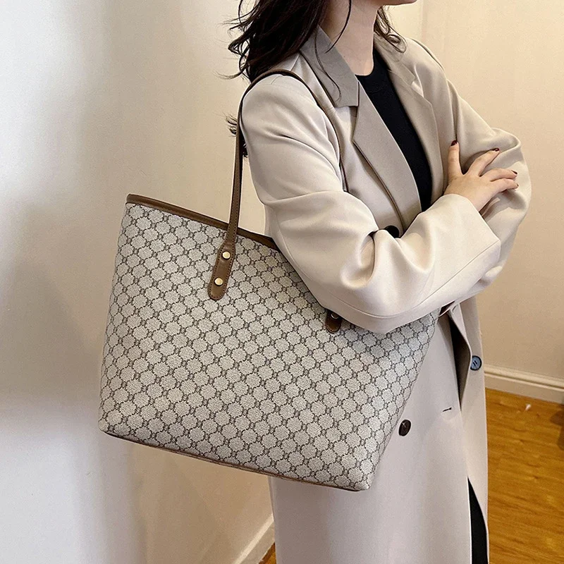 Large Capacity Shoulder Bag Women's PU Leather Handbag for Commuting and Casual Use Versatile Tote Bag 3