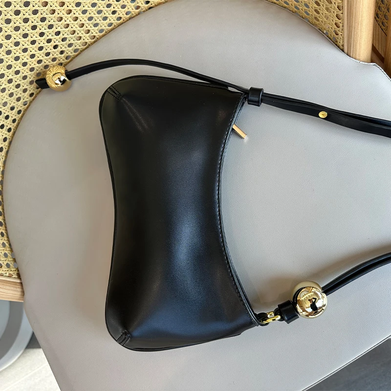 Sac à bandoulière simple en PU de couleur unie avec lettres en métal et perles pour femme, sac de fête polyvalent de petite taille_voghion.com