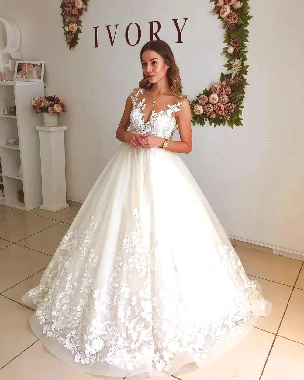 

A-Line Elegant Lace Sheer Neck Wedding Dresses Cap Sleeves Maternity Pregnant Backless Beach Custom Made Bridal Gowns