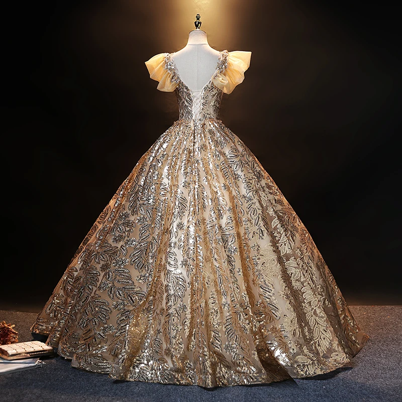 Рисунок 5 - Вечернее платье с V-образным вырезом